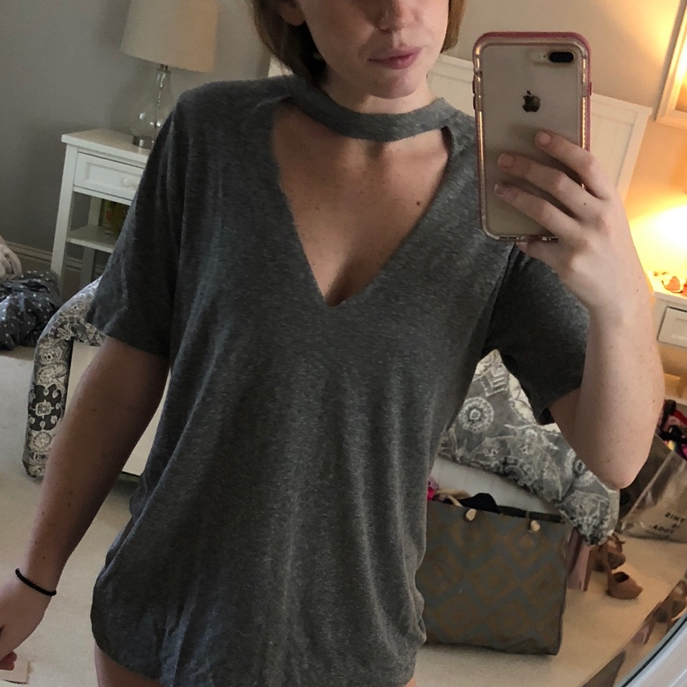 V-Neck Chocker Cut Off